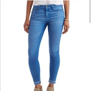 Vineyard Vines poolside distressed skinny jeans